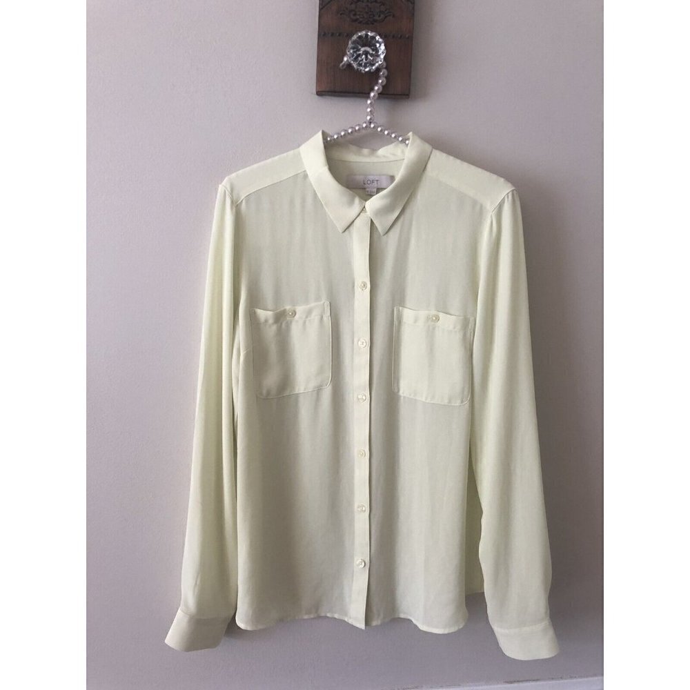 LOFT Womens Size Medium Green Blouse Long Sleeves Button Front Lightweight